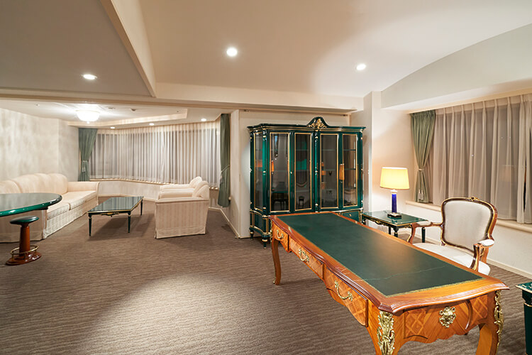 ホテルトリニティ書斎：写真